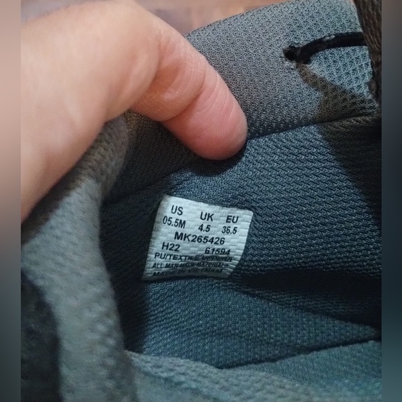 Merrell Kid's Oakcreek Mid Lace Waterproof Hiking Boot - Picture 9 of 9